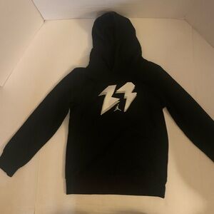 Boys NWT JORDAN Sweatshirt 6-7 years